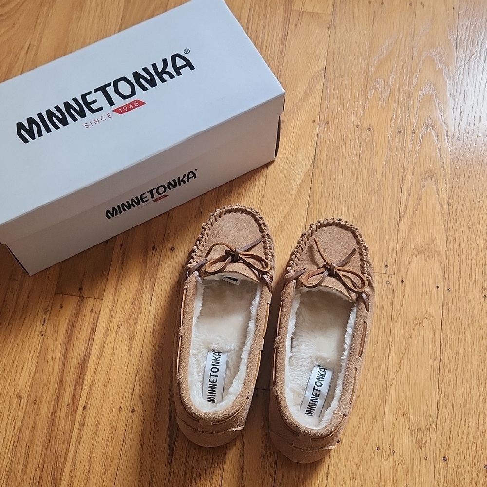 Minnetonka Tan Moccasin Slippers W7
